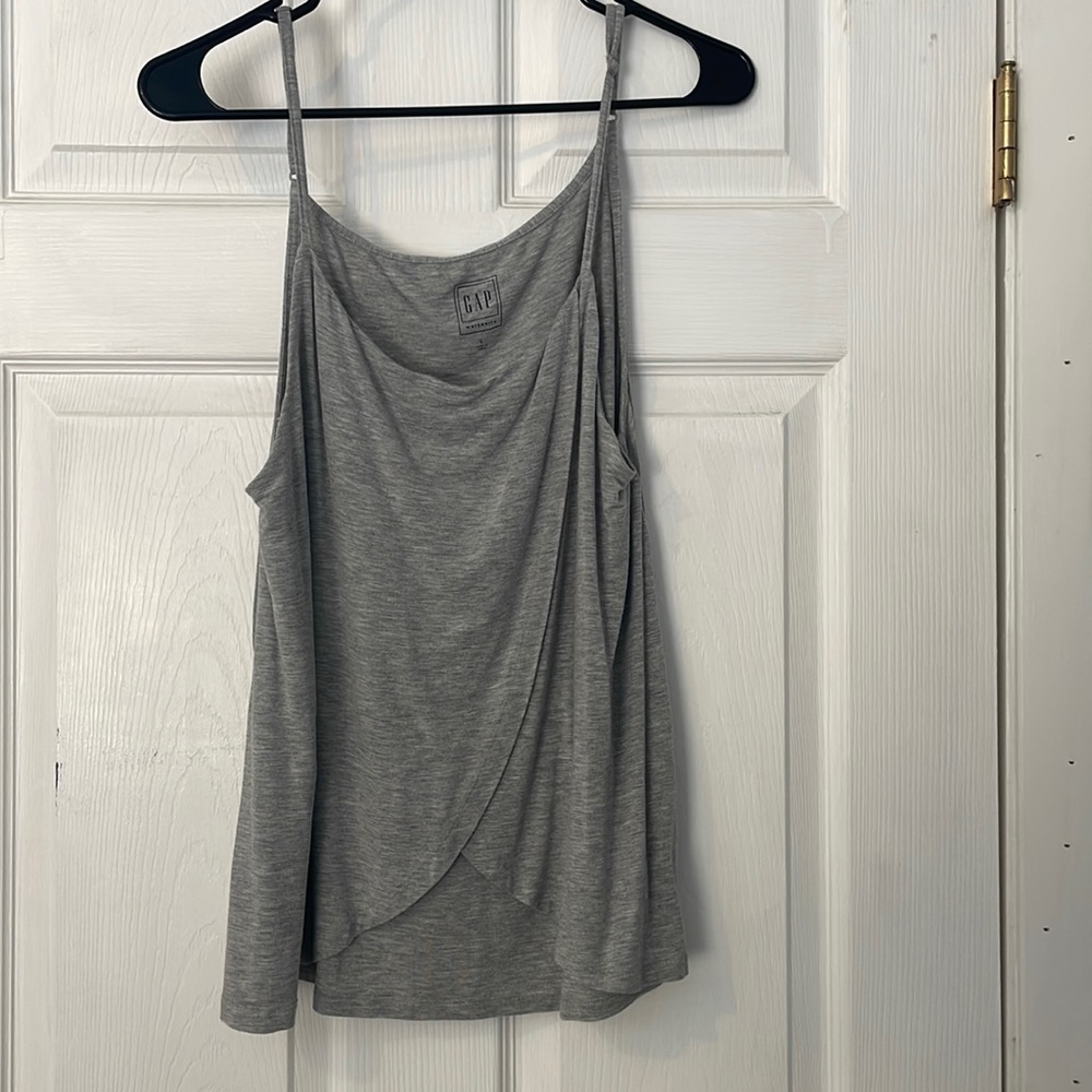GAP nursing top